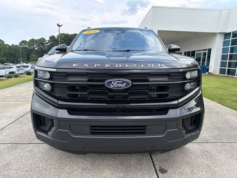 Used 2025 Ford Expedition Active AWD/4WD image 2