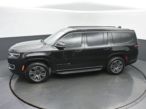 Used 2025 Jeep Wagoneer 4WD image 46