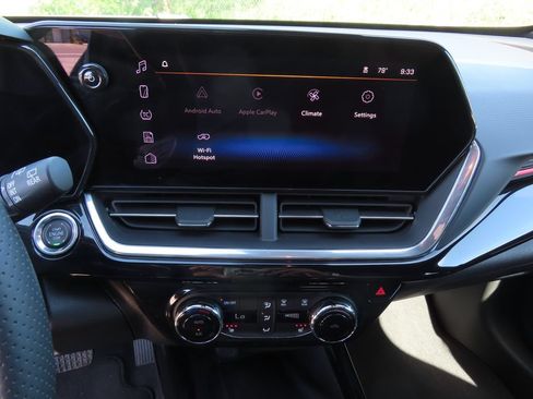 Certified 2024 Chevrolet Trax RS w/ Sunroof Package FWD image 18