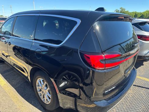 Used 2025 Chrysler Pacifica Select FWD image 22