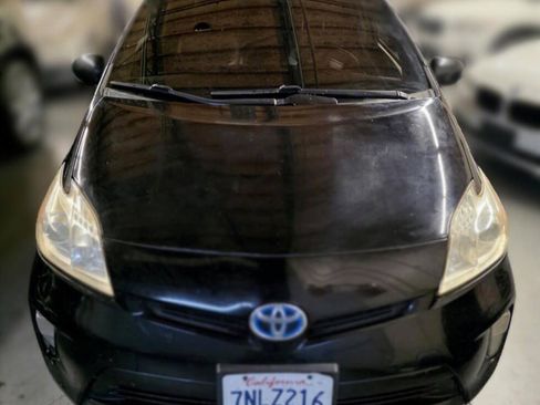 Used 2015 Toyota Prius Four w/ Preferred Accessory Package FWD image 2