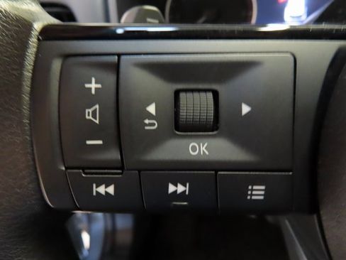 Used 2023 Nissan Rogue SV image 22