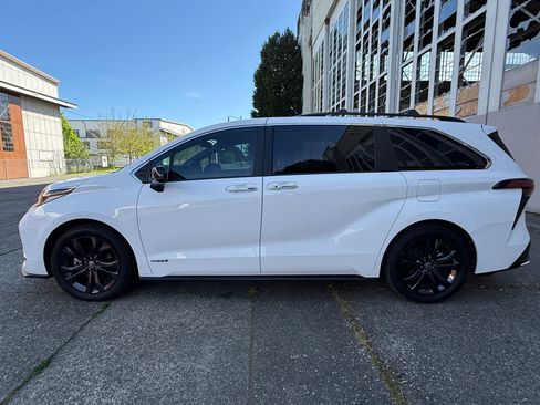 Used 2021 Toyota Sienna XSE w/ XSE Plus Package FWD image 50