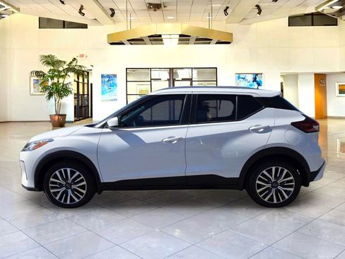 Certified 2022 Nissan Kicks SV FWD image 8