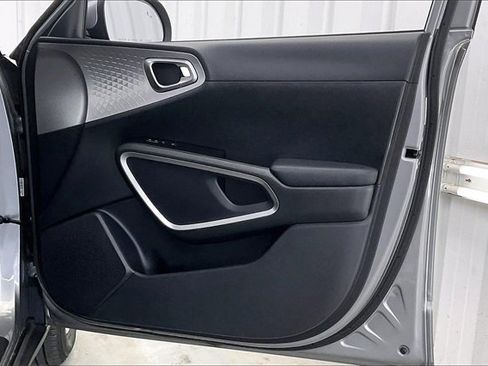 Used 2023 Kia Soul LX w/ LX Technology Package image 21