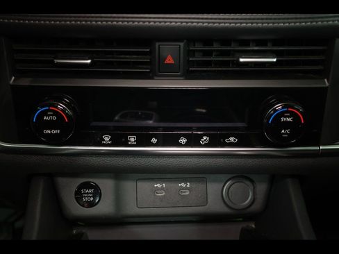 Used 2024 Nissan Rogue SV FWD image 26