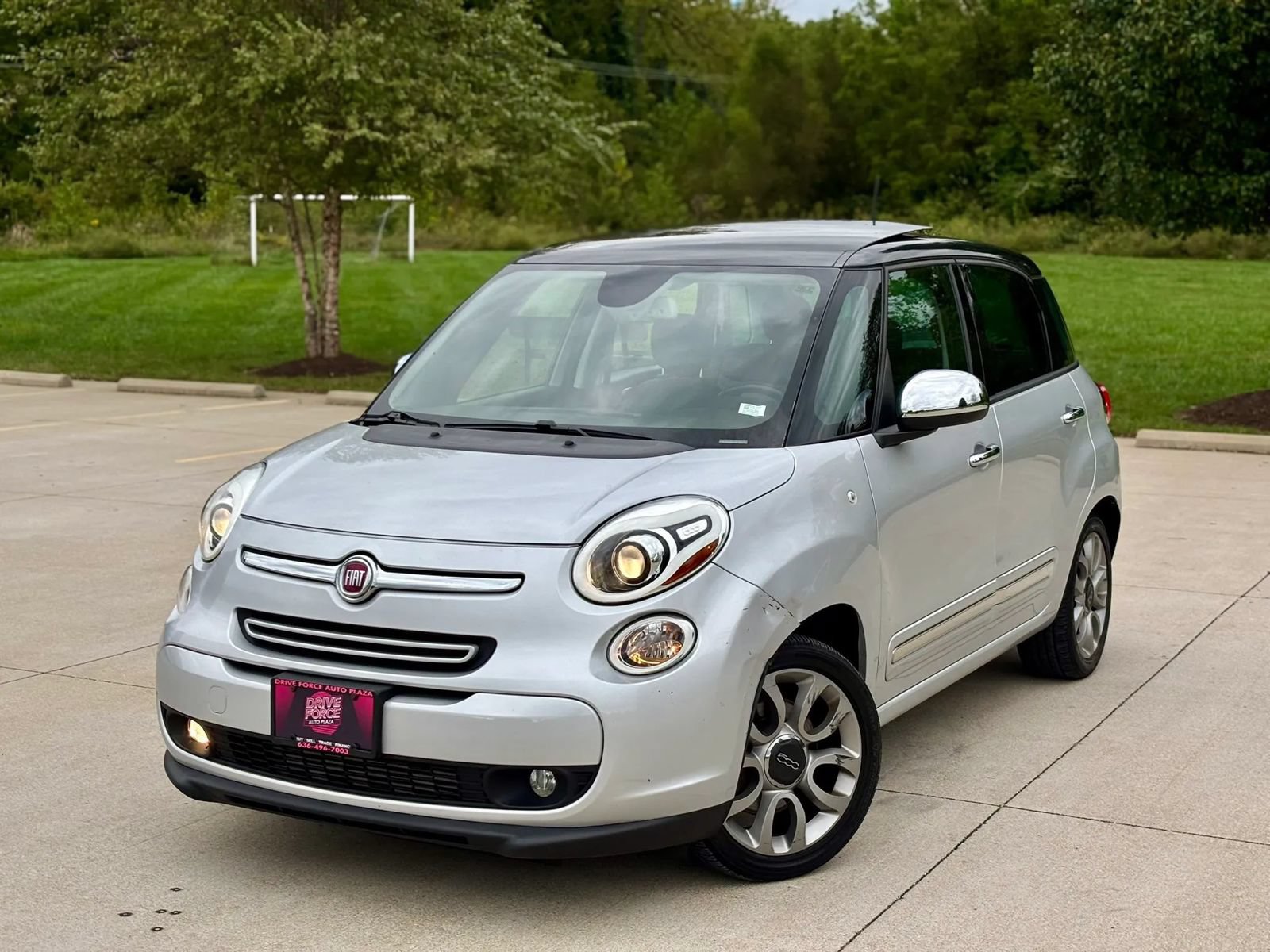 Used 2017 FIAT 500L Lounge w/ Premium Package FWD image 11