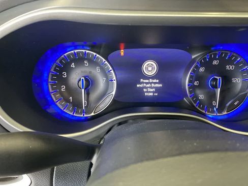 Used 2025 Chrysler Pacifica Select FWD image 25