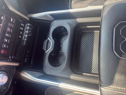 Used 2019 RAM 1500 Laramie AWD/4WD image 23