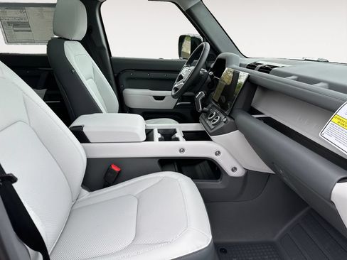 New 2026 Land Rover Defender 110 X-Dynamic SE AWD/4WD image 15