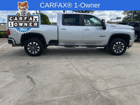 Used 2021 Chevrolet Silverado 2500 LT w/ Texas Edition image 2