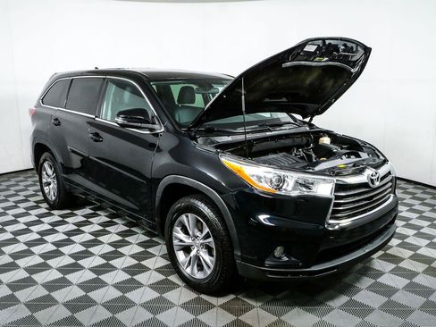 Used 2015 Toyota Highlander Plus FWD image 34