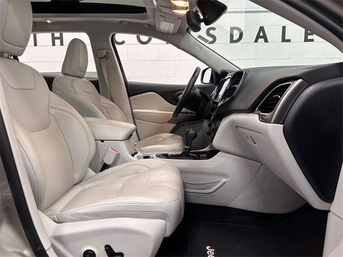 Used 2019 Jeep Cherokee Limited w/ Trailer Tow Group image 8