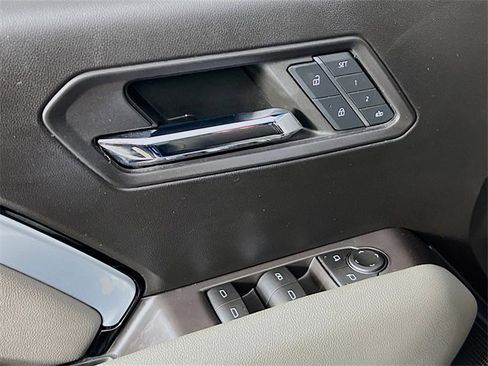 Used 2023 Chevrolet Colorado ZR2 w/ ZR2 Convenience Package III image 9