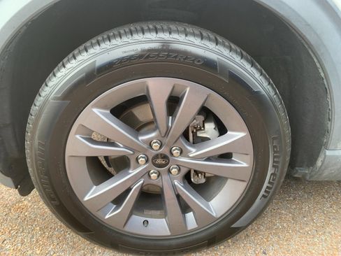 Used 2022 Ford Explorer XLT w/ Equipment Group 202A AWD/4WD image 35