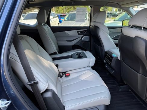 Used 2025 Acura MDX SH-AWD w/ Technology Package image 17