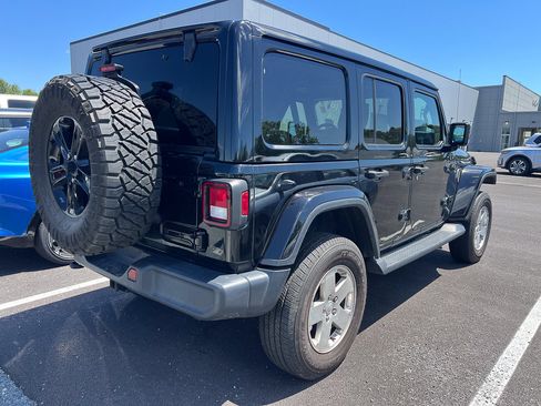 Used 2020 Jeep Wrangler Unlimited Sahara AWD/4WD image 4