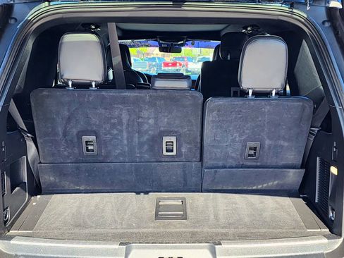 Used 2018 Lincoln Navigator Select w/ Cargo Package AWD/4WD image 8