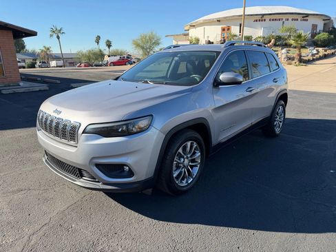 Used 2019 Jeep Cherokee Latitude Plus image 3