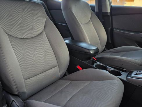 Used 2013 Hyundai Elantra GLS w/ Preferred Pkg FWD image 12