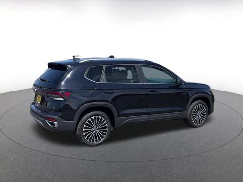 Used 2026 Volkswagen Taos SE FWD image 12