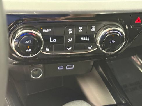 Used 2025 Chevrolet Trax LT w/ Driver Confidence Package FWD image 24