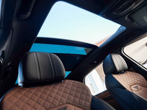 Used 2023 Bentley Bentayga image 61