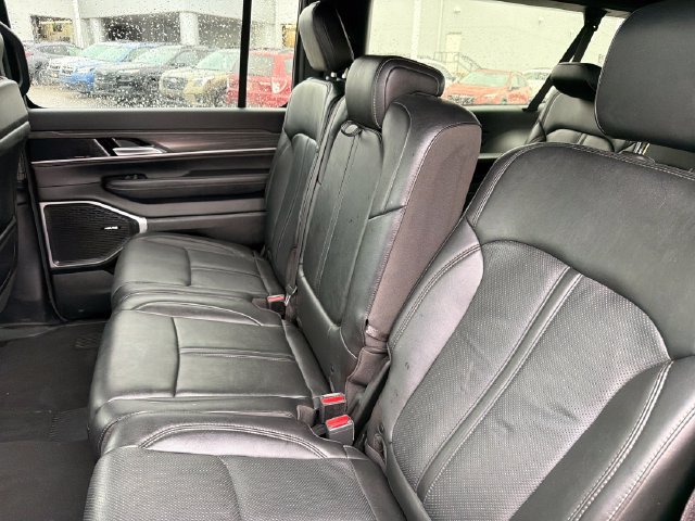 Used 2023 Jeep Wagoneer L Series II AWD/4WD image 22