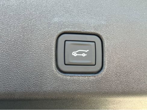 New 2026 Cadillac Optiq Luxury 1 image 32