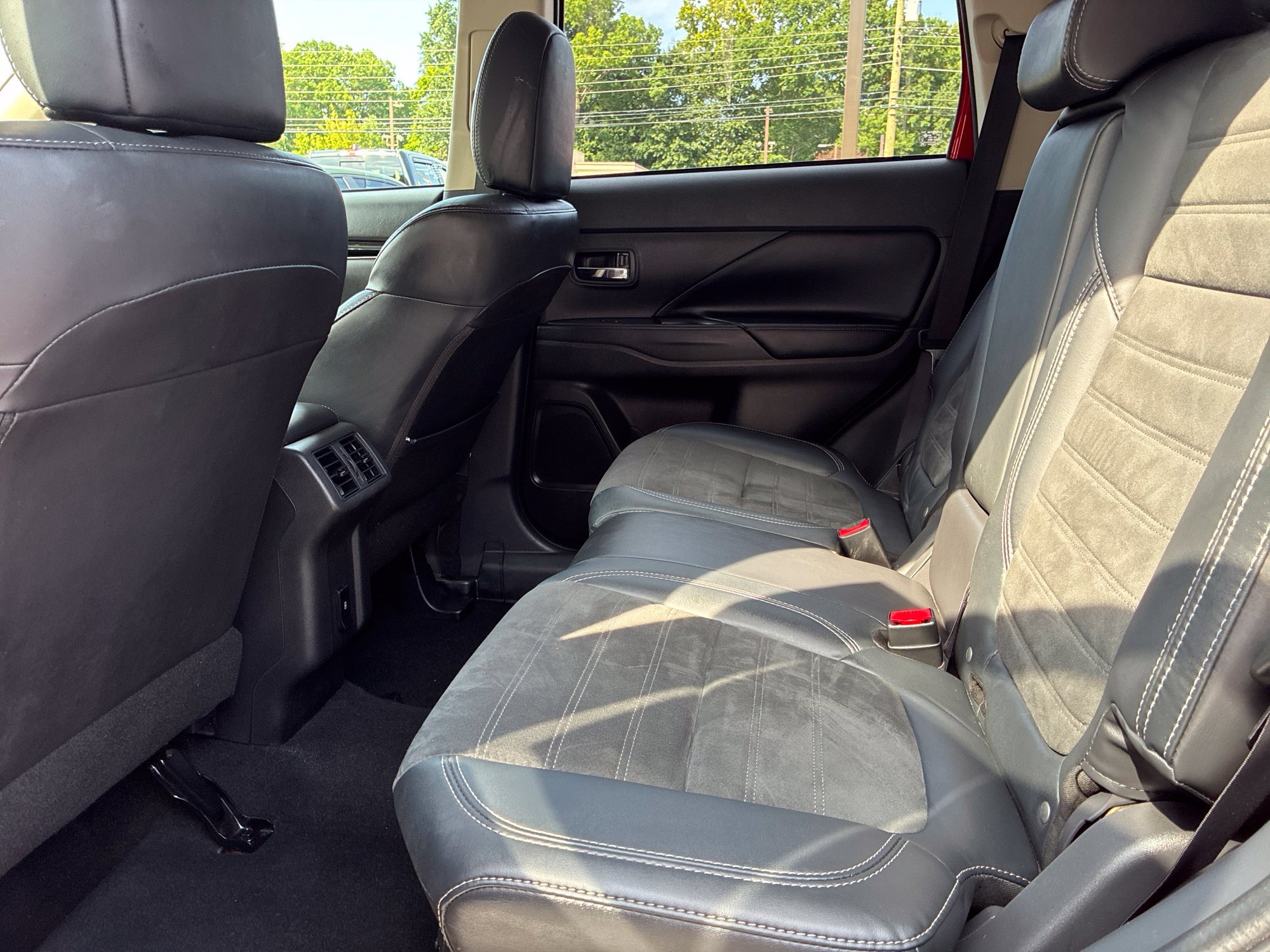 Used 2020 Mitsubishi Outlander SE AWD/4WD image 11