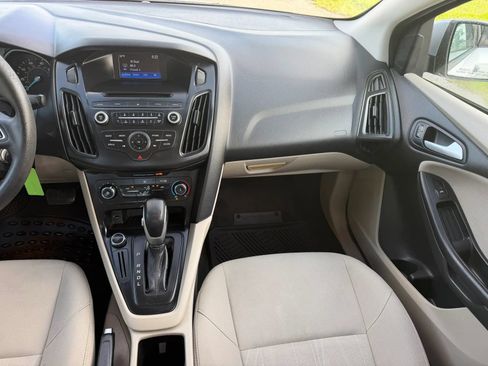 Used 2017 Ford Focus SE FWD image 12