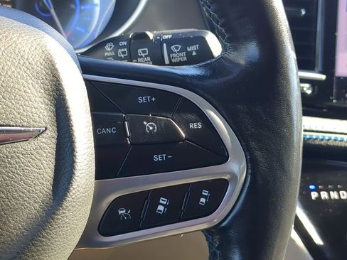 Used 2021 Chrysler Pacifica Touring-L image 18