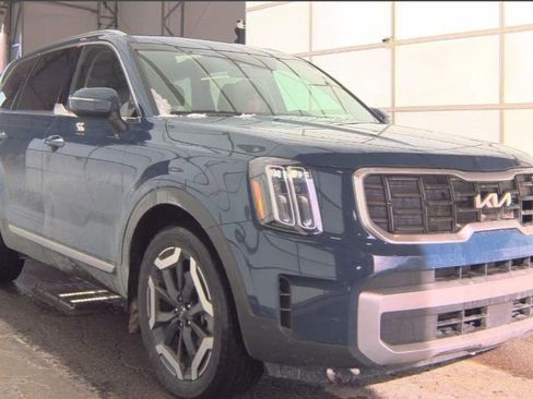 Used 2023 Kia Telluride S w/ S Sunroof Package image 4