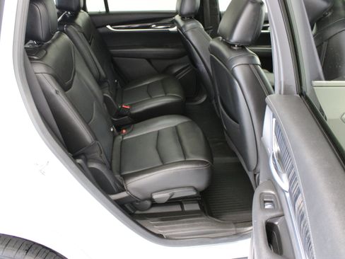 Used 2023 Cadillac XT6 Premium Luxury w/ Technology Package FWD image 39