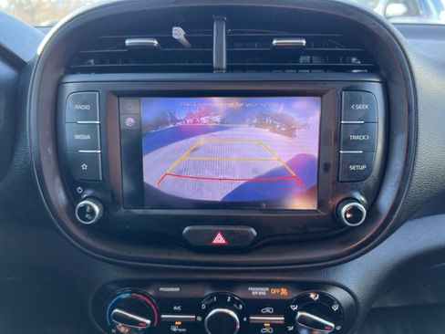 Used 2022 Kia Soul LX w/ Technology Package image 18