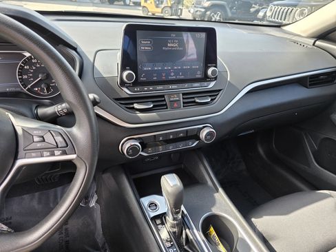 Used 2022 Nissan Altima 2.5 SV image 15
