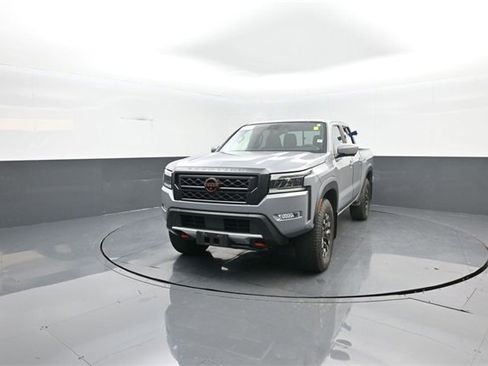 Used 2022 Nissan Frontier PRO-4X image 3