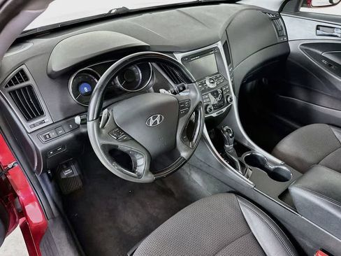Used 2011 Hyundai Sonata SE w/ Navigation & Sunroof Pkg 4 FWD image 2