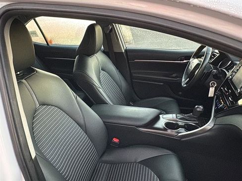 Used 2024 Toyota Camry SE image 9