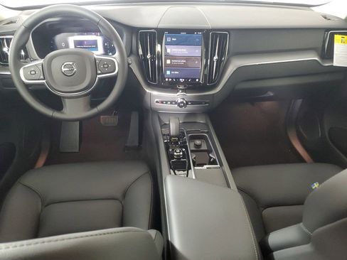 Certified 2025 Volvo XC60 B5 Core image 17