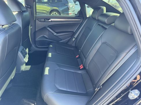 Used 2022 Volkswagen Passat 2.0T R-Line image 36