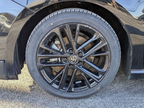 Used 2025 Toyota Camry SE image 11