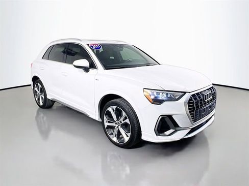 Used 2021 Audi Q3 2.0T Premium w/ Convenience Package AWD/4WD image 2