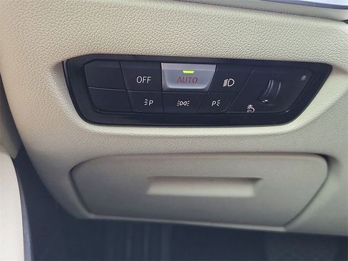 Used 2019 BMW 330i xDrive Sedan w/ Premium Package image 24