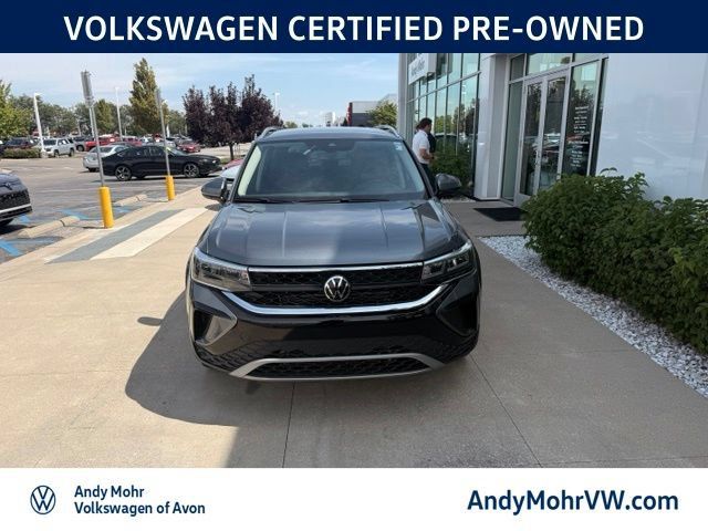 Used 2023 Volkswagen Taos SE FWD image 2