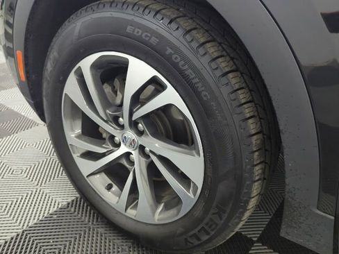 Used 2022 Buick Envision Essence w/ Safety Package FWD image 27