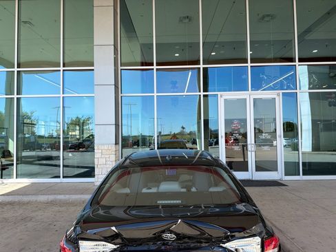 Used 2024 Toyota Corolla LE FWD image 12