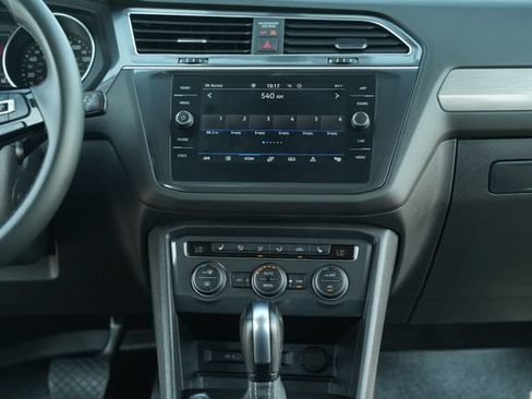Used 2021 Volkswagen Tiguan SE AWD/4WD image 29