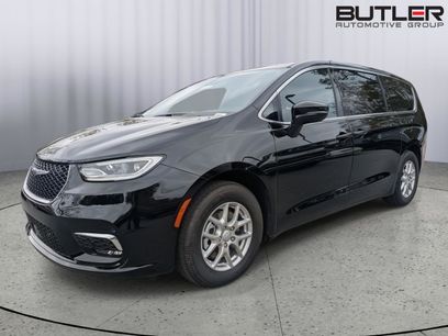 New 2026 Chrysler Pacifica Select
