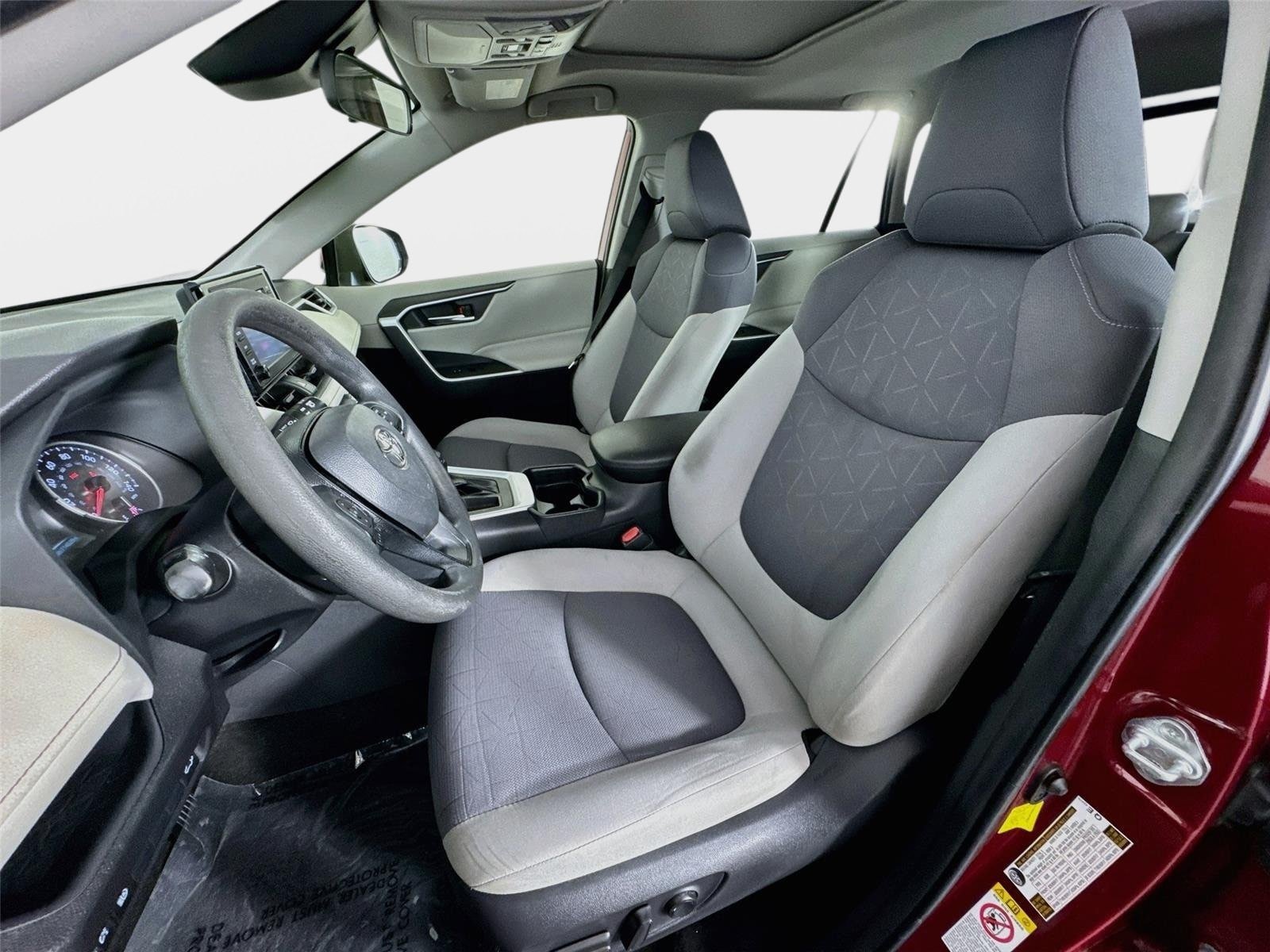 Used 2019 Toyota RAV4 XLE w/ Convenience Package FWD image 11